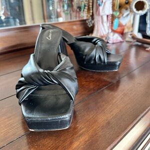 CIRCUS- black chunky heels